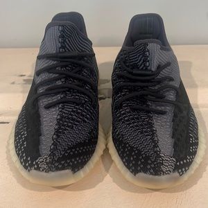 Lightly used Yeezy Boosts in size 10.5